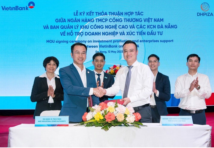Đại diện VietinBank và Ban Quản lý KCNC và các KCN Đà Nẵng ký kết Thỏa thuận hợp tác xúc tiến đầu tư