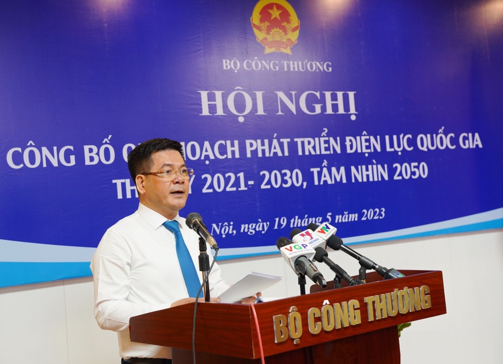 Bộ trường Bộ Công thương Nguyễn Hồng Diên phát biểu