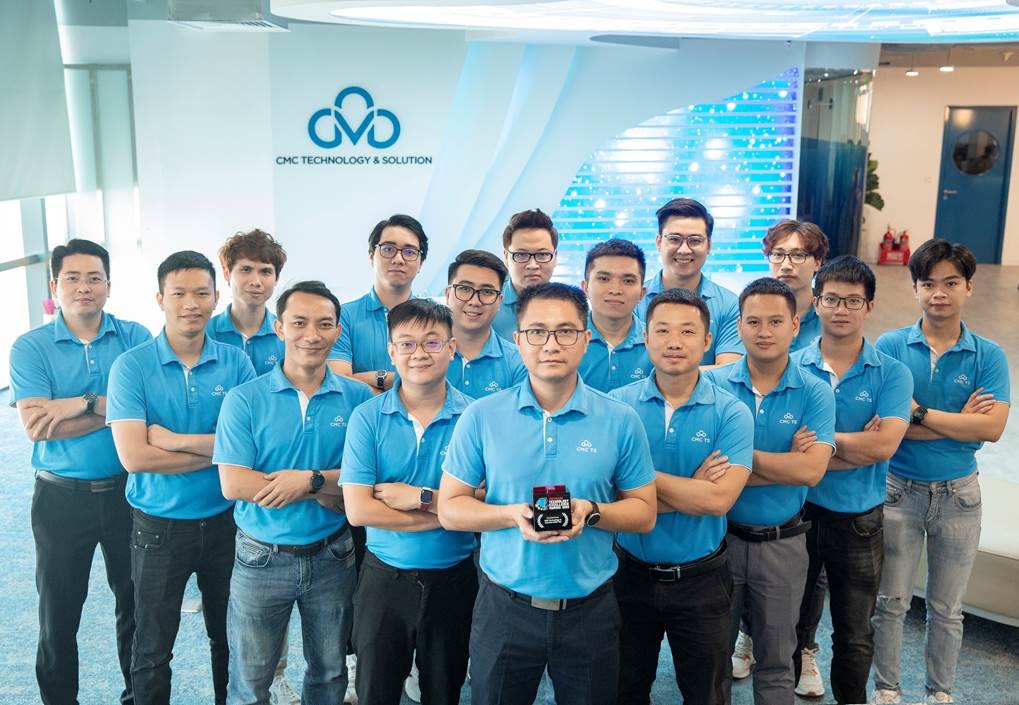 Đội ngũ khối Giải pháp dịch vụ Điện toán đám mây của CMC TS. Năm 2022, mảng dịch vụ điện toán đám mây của CMC TS đã được tạp chí Asian Business Review (trụ sở tại Singapore) vinh danh với Giải thưởng Dịch vụ điện toán đám mây xuất sắc tại Việt Nam
