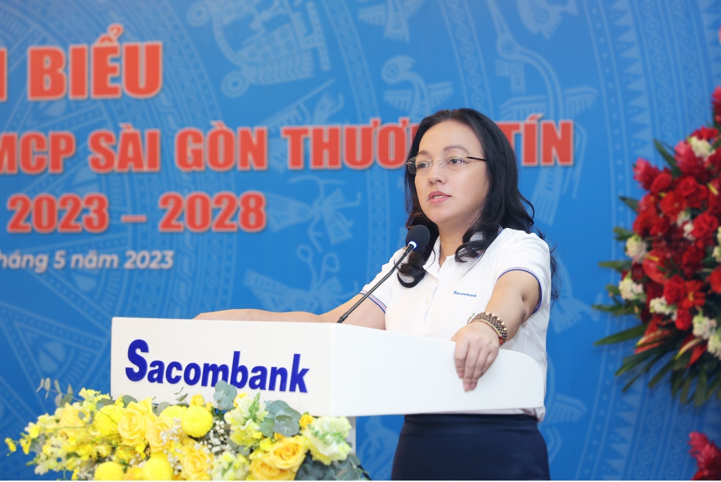 Bà Nguyễn Đức Thạch Diễm - Phó Chủ tịch thường trực HĐQT kiêm Tổng Giám đốc phát biểu chỉ đạo tại Đại hội