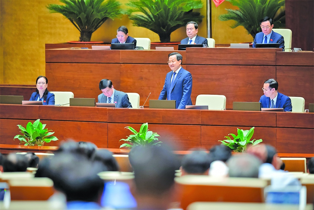 Phó Thủ tướng Chính phủ Lê Minh Khái tại phiên chất vấn ngày 8/6