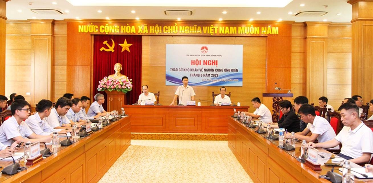Phó Chủ tịch UBND tỉnh Vũ Chí Giang chỉ đạo Hội nghị tháo gỡ khó khăn về nguồn cung ứng điện