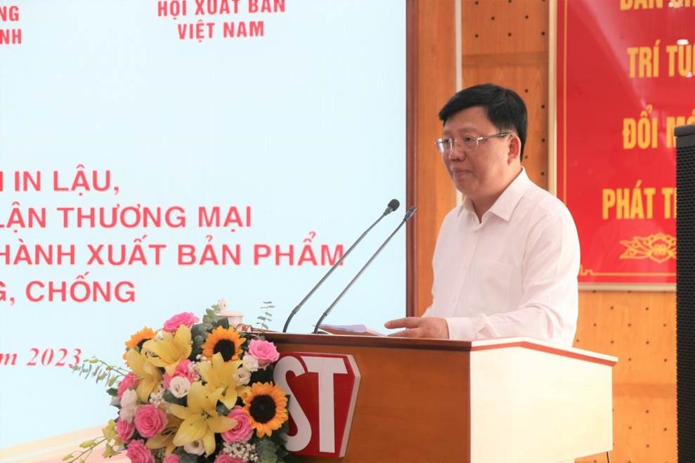 Ông Nguyễn Ngọc Bảo (Phó cục trưởng Cục Xuất bản, In và Phát hành) phát biểu đề dẫn hội thảo