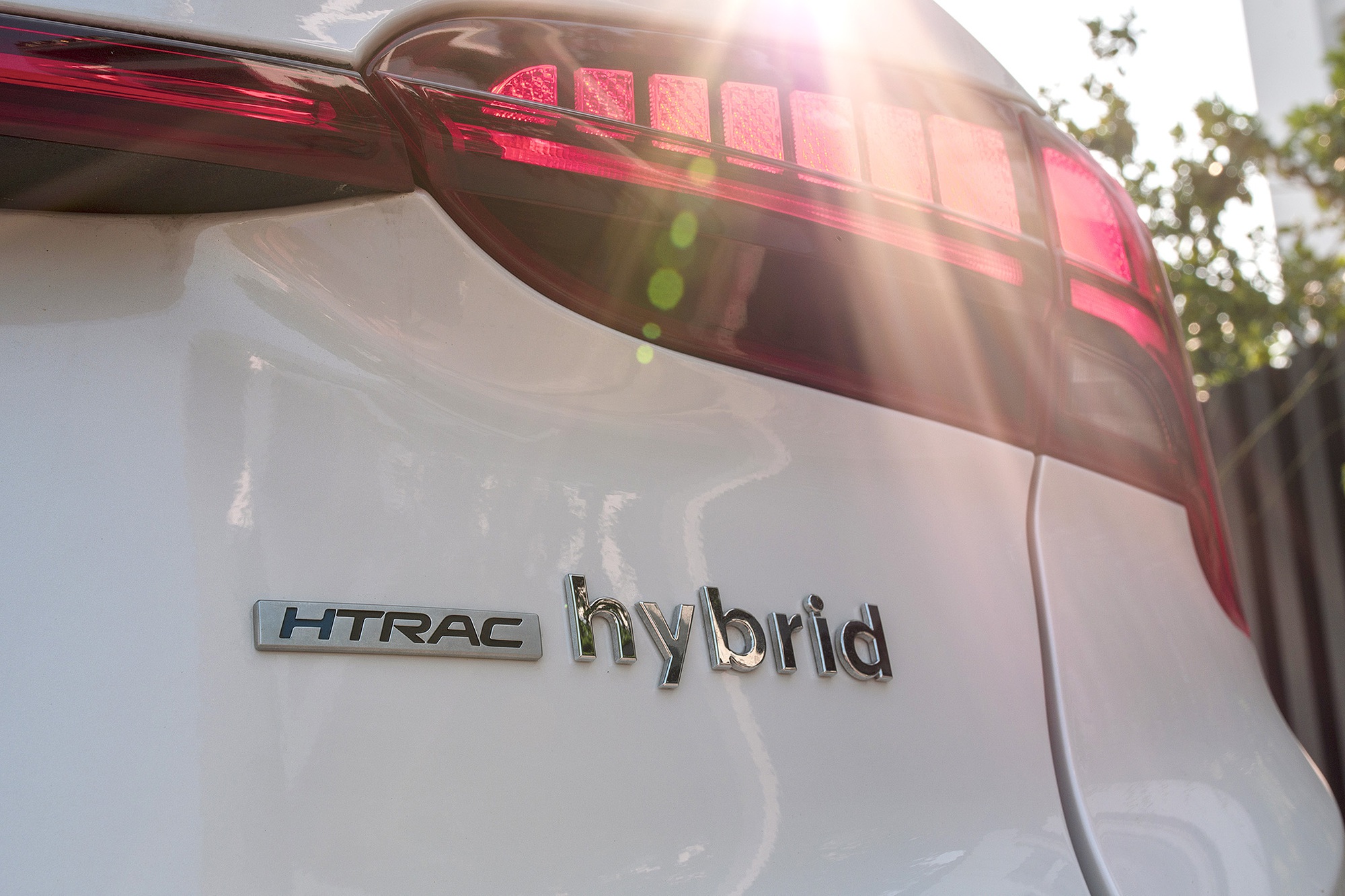 Hyundai Santa Fe Hybrid giá 1,45 tỷ đồng có gì?