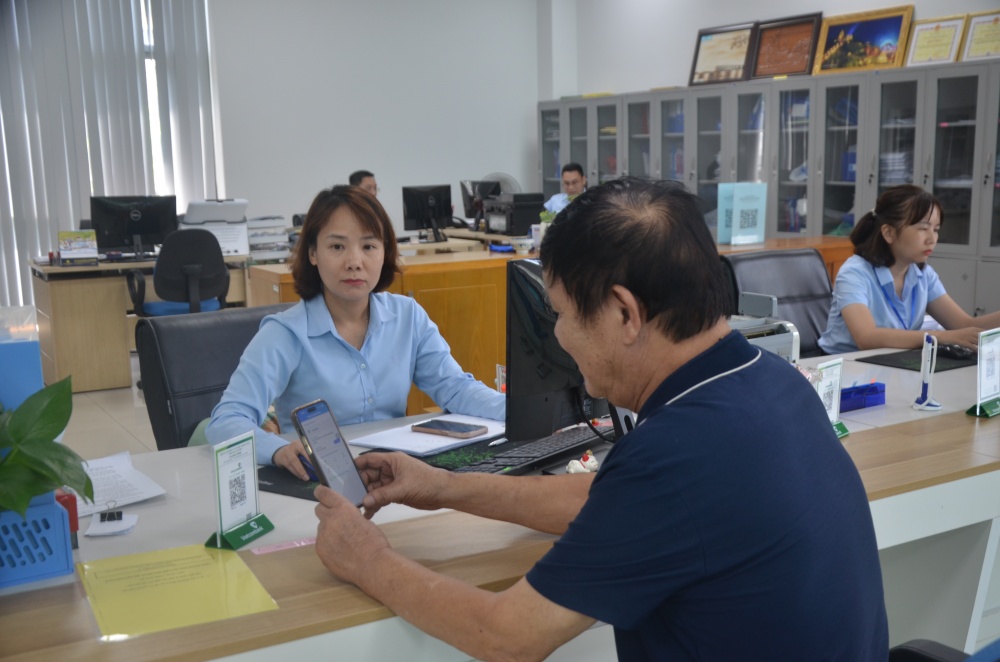 Quảng Ninh hướng tới không tiền mặt với dịch vụ công
