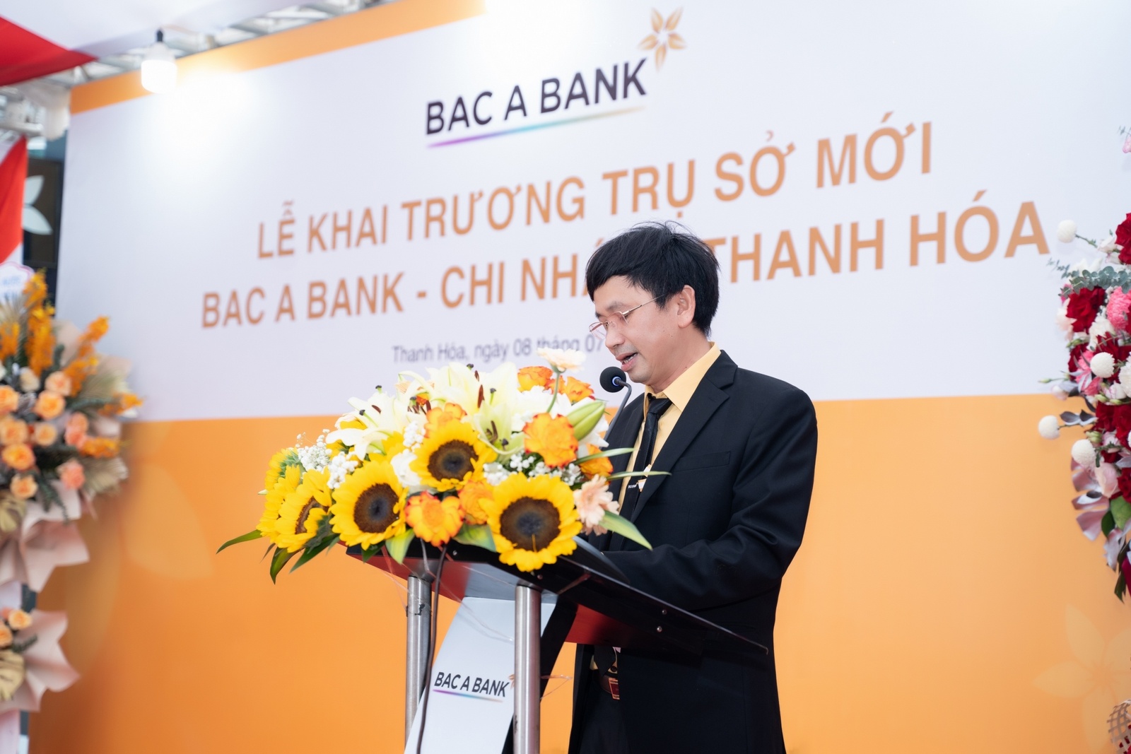 Ông Nguyễn Ái Dân, Phó Tổng Giám đốc BAC A BANK phát biểu tại lễ khai trương