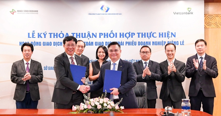 https://cdn.thoibaonganhang.vn/stores/news_dataimages/2023/072023/13/10/20230712-qhcc-vcb-tro-thanh-ngan-hang-thanh-toan-cho-tpdnrl-0120230713101037.jpg?rt=20230713101045