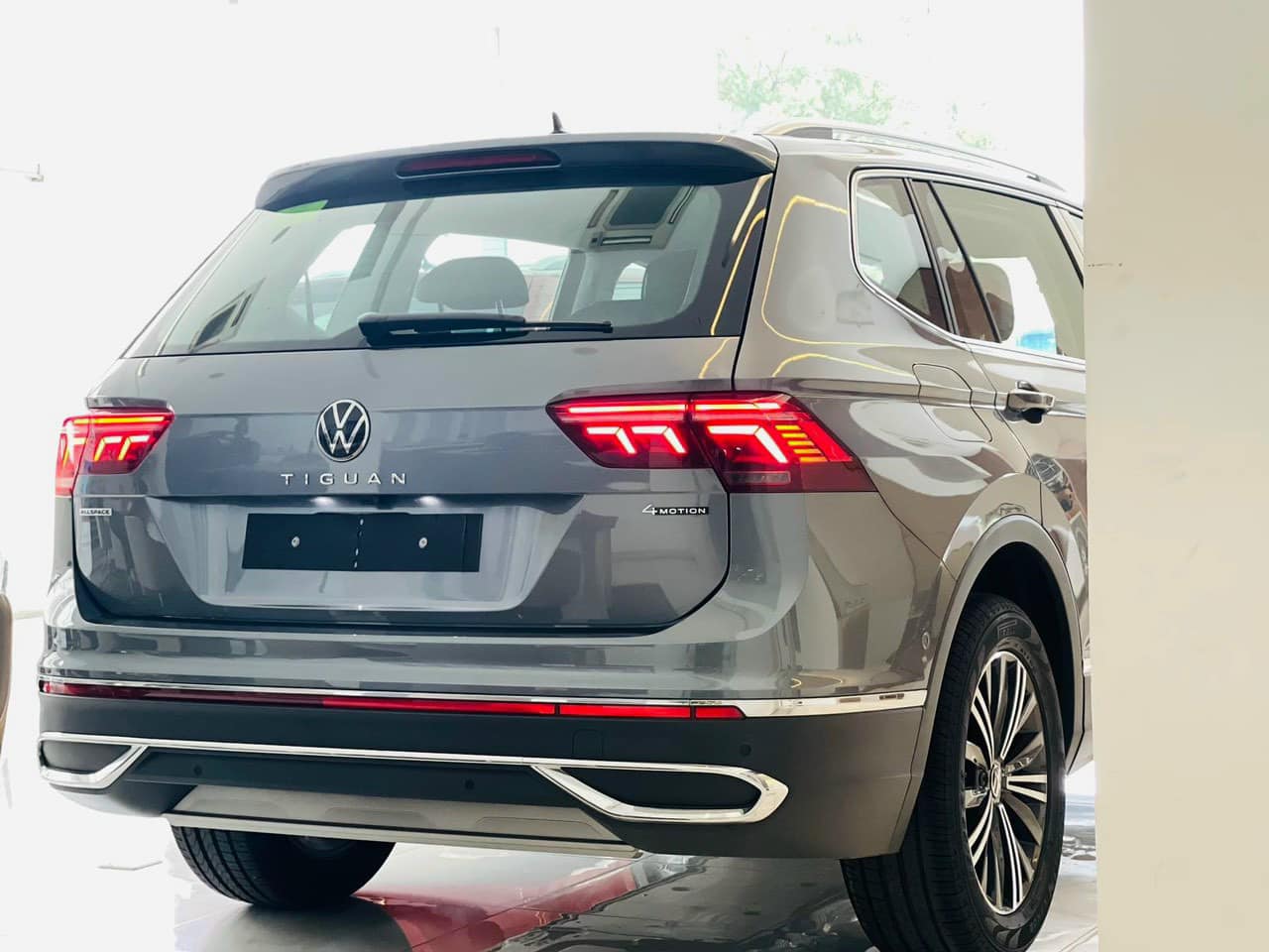 VW Tiguan Allspace giảm giá đến 400 triệu đồng