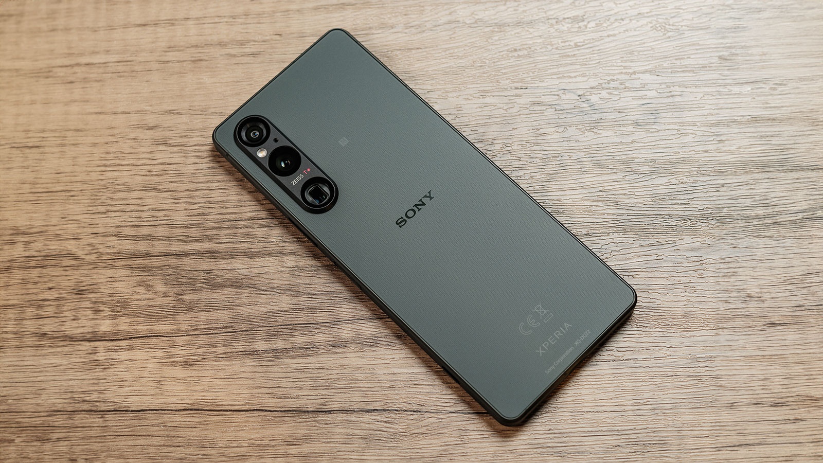 Sony ra mắt điện thoại thông minh Xperia 1V tích hợp cảm biến Exmor T mới  và màn hình OLED 4K HDR