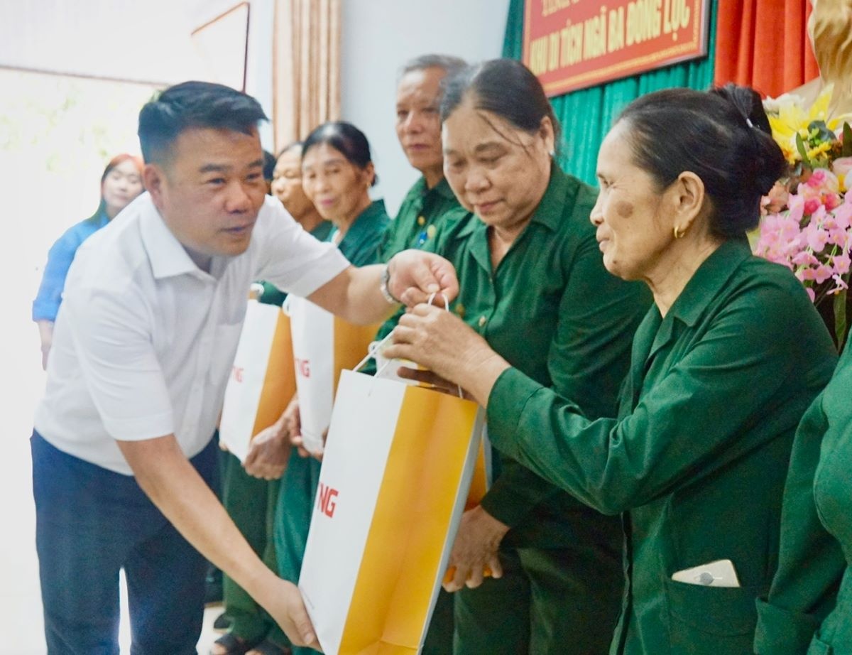  Đoàn thăm hỏi, tặng quà các cựu TNXP đặc biệt khó khăn tại Hà Tĩnh