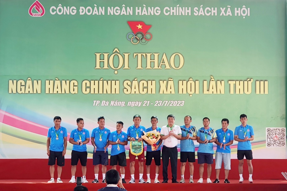 Hội thao NHCSXH lần III: 103 giải thưởng được trao cho các đội, vận động viên xuất sắc