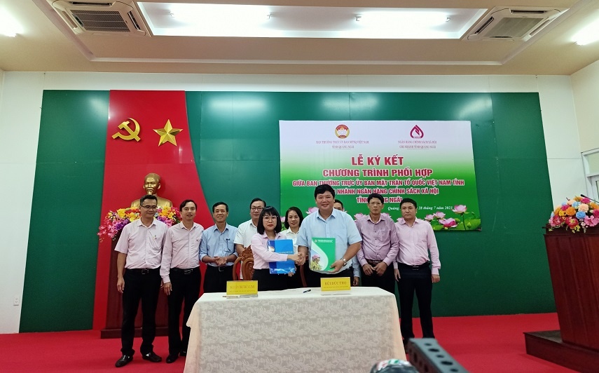 Ủy ban MTTQ Việt Nam tỉnh Quảng Ngãi và NHCSXH Quảng Ngãi ký kết chương trình phối hợp