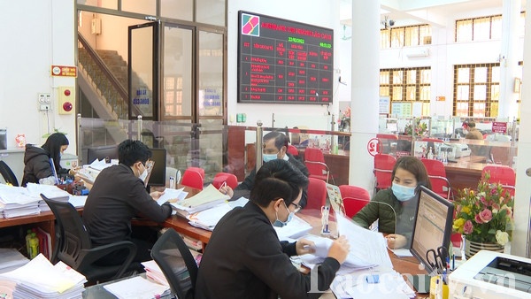 Agribank chi nhánh Lào Cai II chung tay hỗ trợ khách hàng vượt khó