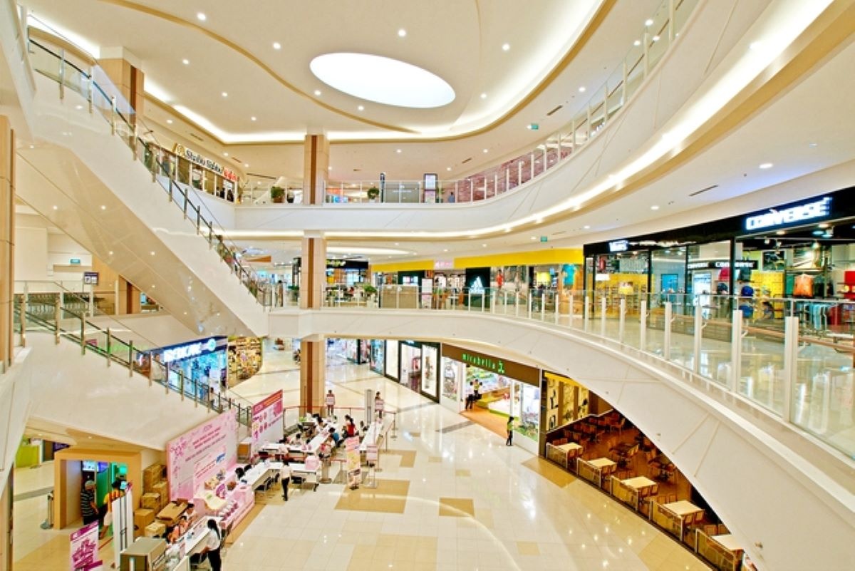 Nhu cầu mua sắm tiêu dùng tại cửa hàng đang cho thấy dấu hiệu tích cực từ thị trường bán lẻ tại Hà Nội.