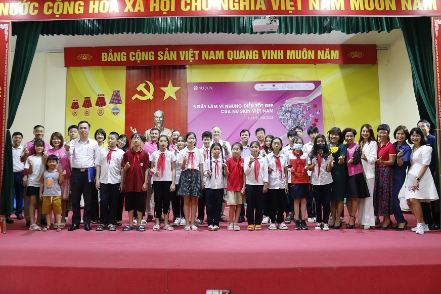 Nu Skin Việt Nam trao 200 suất học bổng cho trẻ em có hoàn cảnh khó khăn