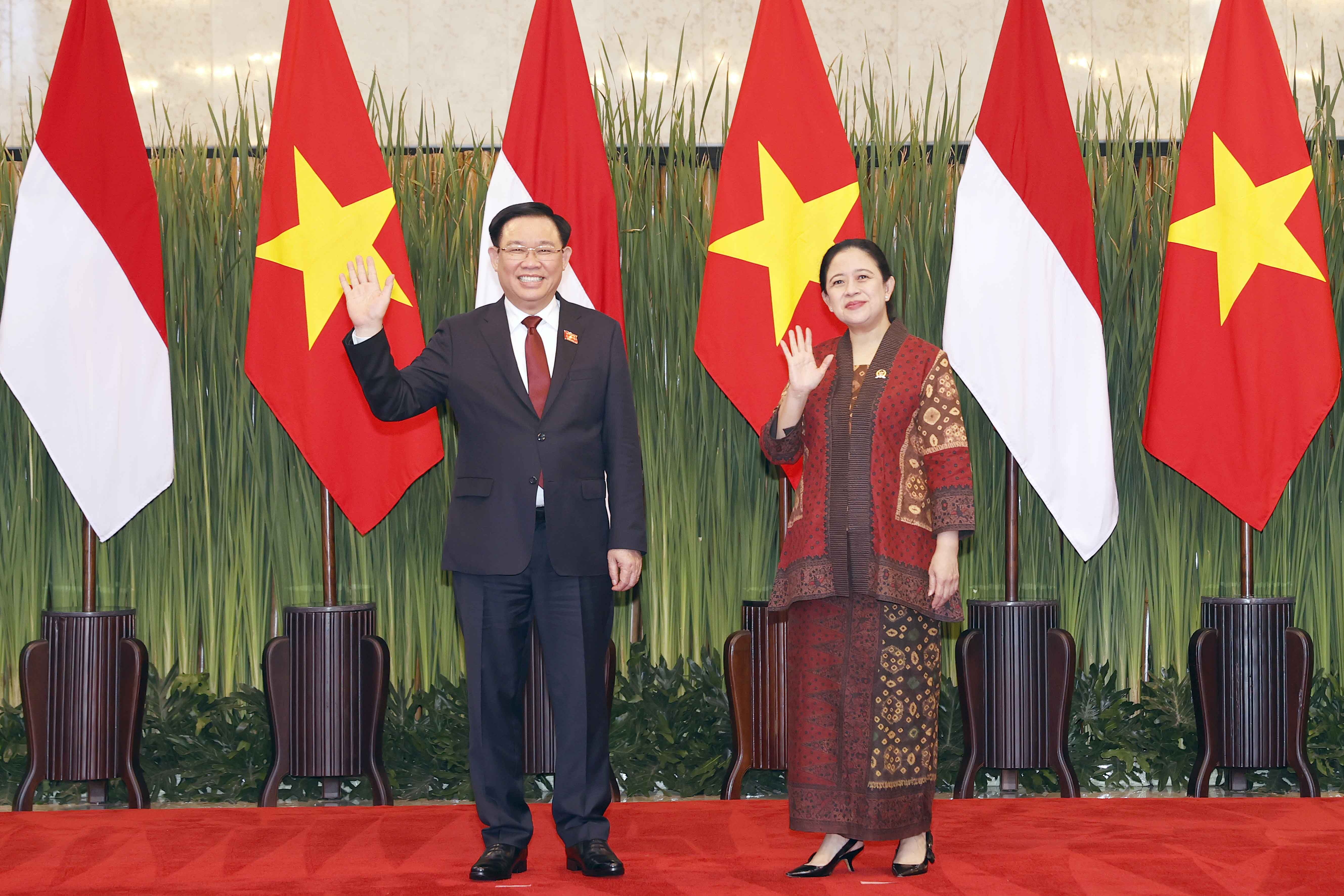 Chủ tịch Quốc hội Vương Đình Huệ và Chủ tịch Hạ viện Indonesia Puan Maharani