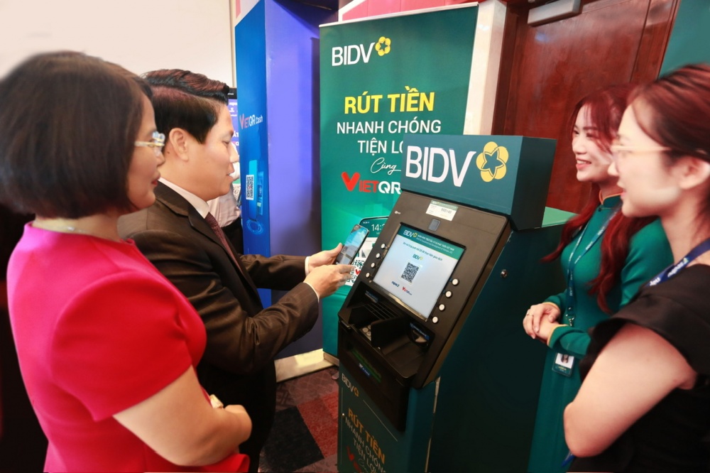 Rút tiền qua ATM bằng mã VietQR