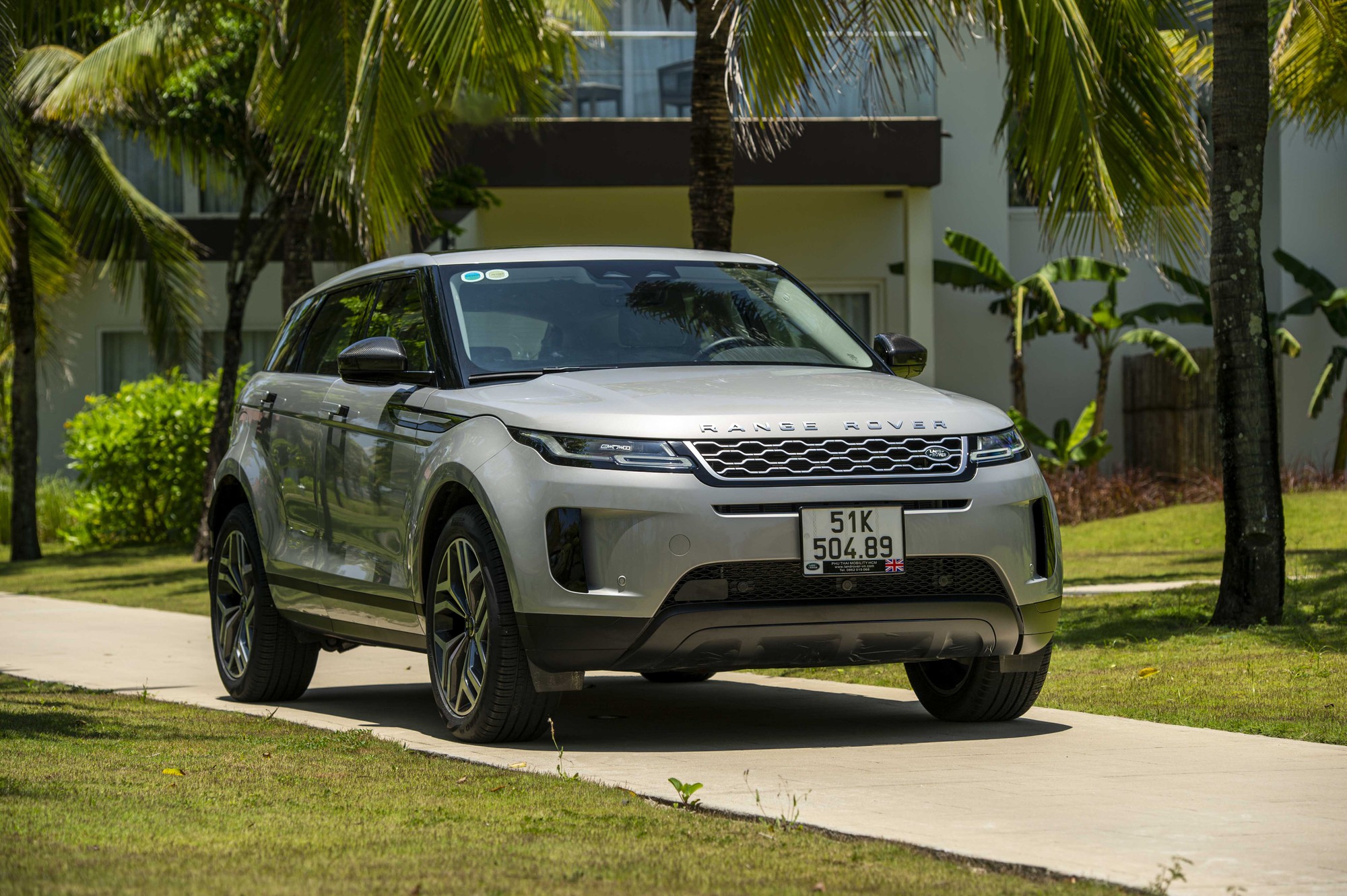 Range Rover Evoque 2023 - đối thủ nặng ký của Porsche Macan