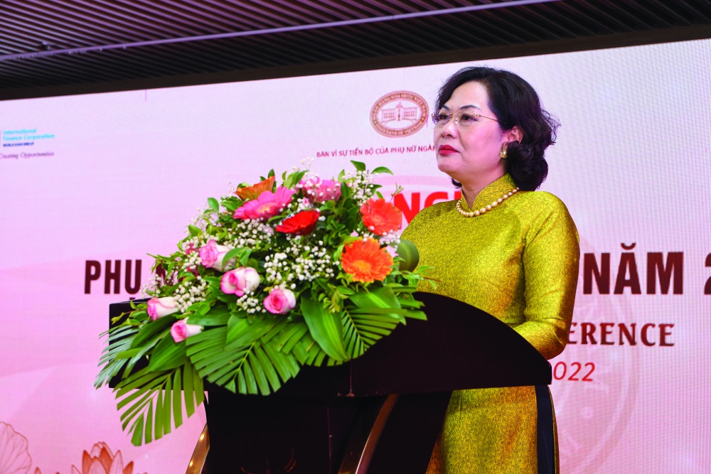 Thống đốc NHNN Nguyễn Thị Hồng phát biểu tại tọa đàm “Phụ nữ ngân hàng bình đẳng, tiến bộ vì mục tiêu phát triển bền vững” (7/2022)