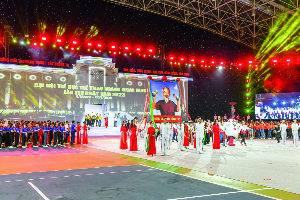 Các vận động viên tham gia lễ diễu hành lại Lễ khai mạc Đại hội thể dục thể thao Ngành Ngân hàng lần thứ nhất, năm 2023