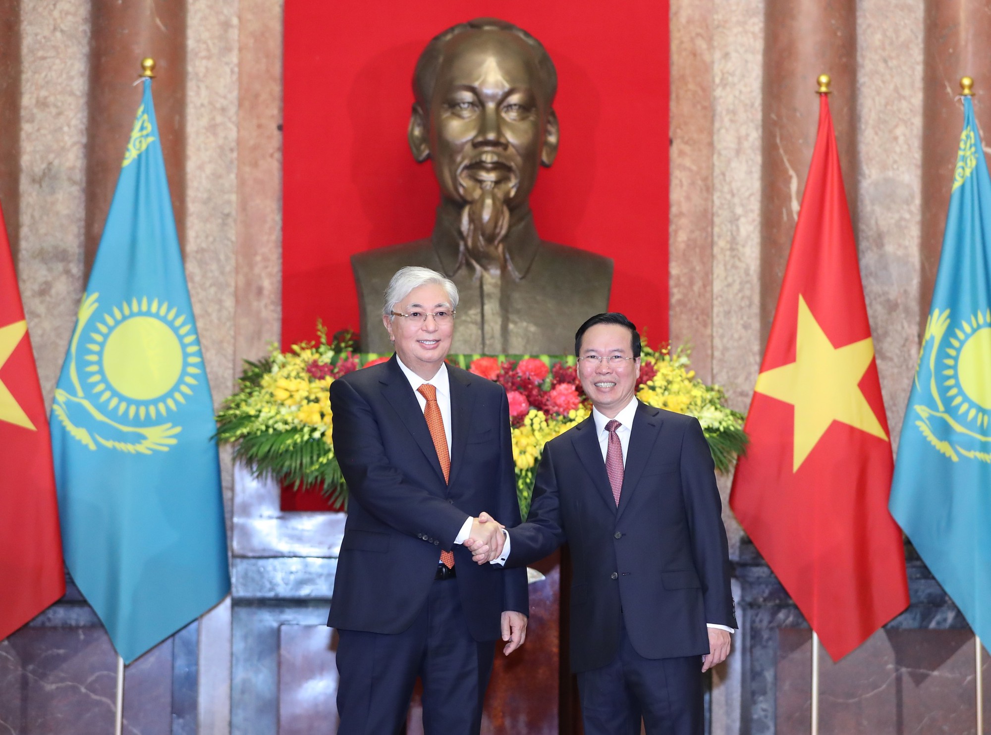 Chủ tịch nước Võ Văn Thưởng hội đàm với Tổng thống Cộng hòa Kazakhstan