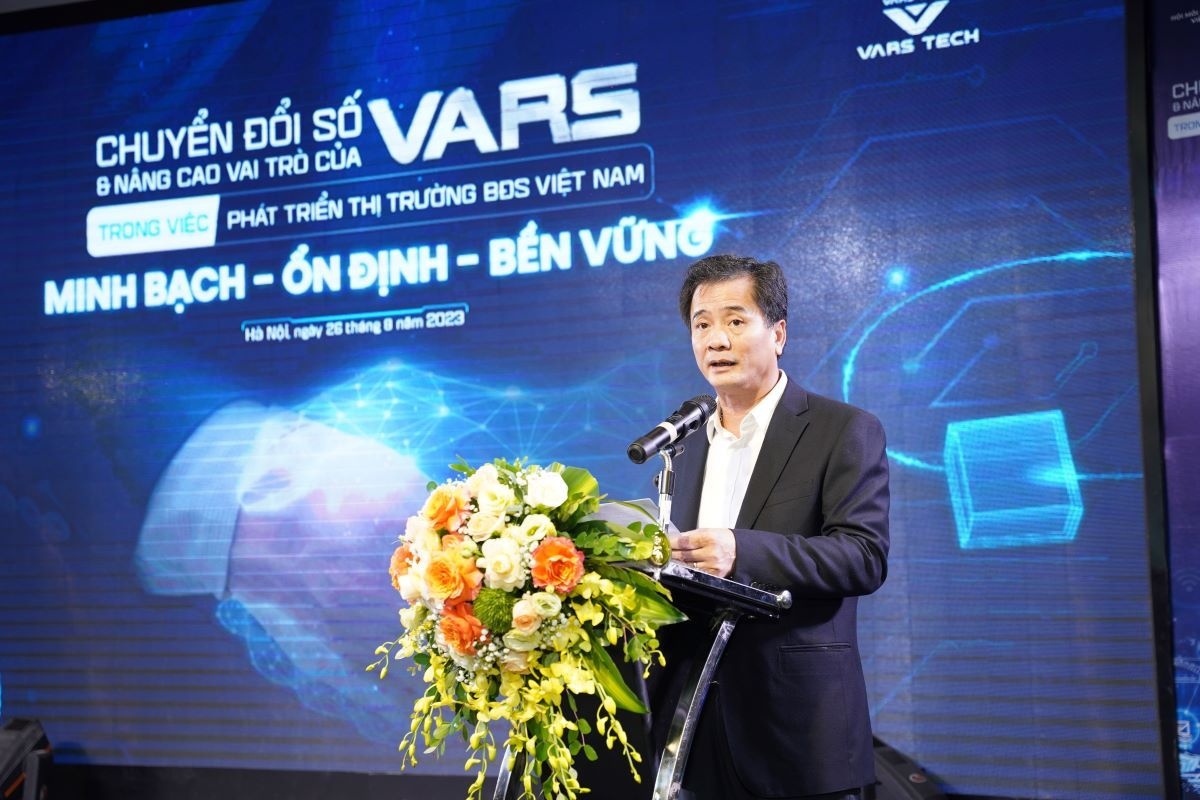  TS. Nguyễn Văn Đính, Chủ tịch Hội Môi giới Bất động sản Việt Nam (VARS) phát biểu tại sự kiện