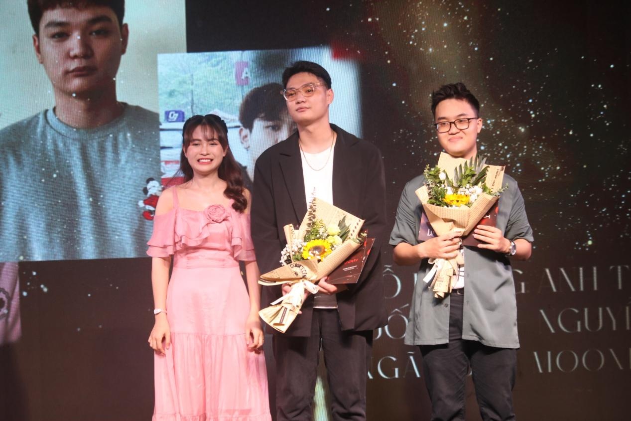 Quách Quốc Anh, Nguyễn Quang Anh và Đỗ Tuấn nhận giải Quay phim xuất sắc nhất.