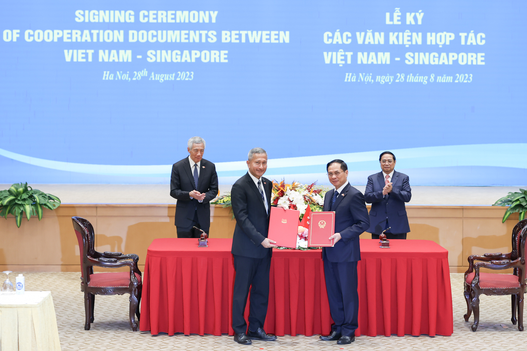 Việt Nam và Singapore ký kết 7 văn kiện hợp tác quan trọng - Ảnh 1.