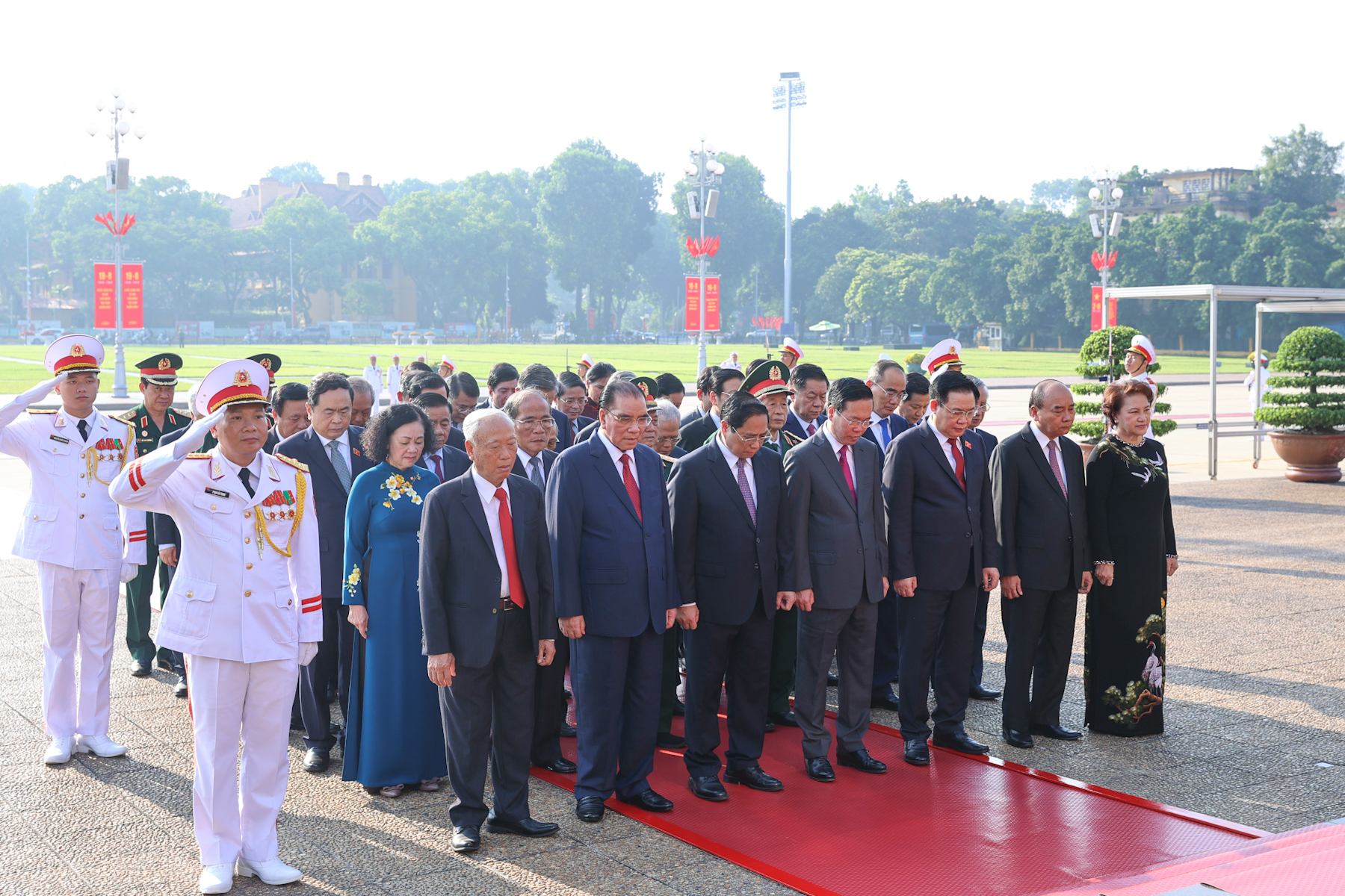 Lãnh đạo Đảng, Nhà nước vào Lăng viếng Chủ tịch Hồ Chí Minh nhân ngày Quốc khánh