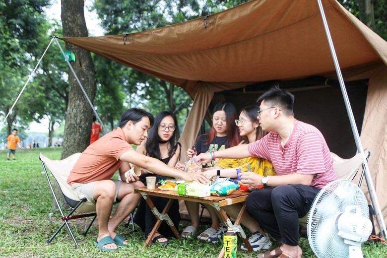 Người dân Hà Nội háo hức đi cắm trại dịp nghỉ lễ