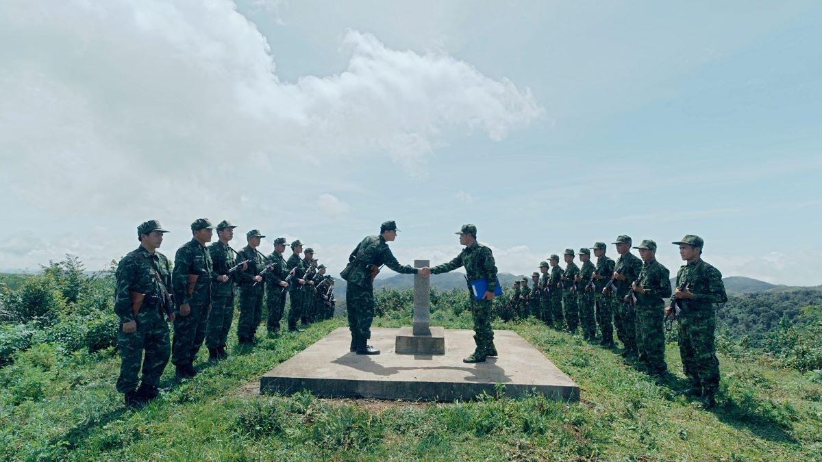 Cuộc chiến không giới tuyến lấy bối cảnh ở vùng biên giới, được đoàn làm phim ghi hình tại huyện Mộc Châu, tỉnh Sơn La.