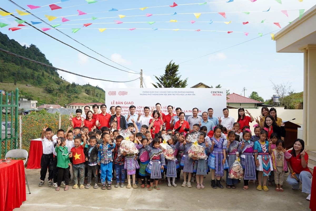 Niềm vui của thầy và trò của Trường Phổ thông Dân tộc Bán trú Tiểu học Xã La Pan Tẩn – Điểm trường Thôn Bãi Bằng khi được công trình mới được bàn giao