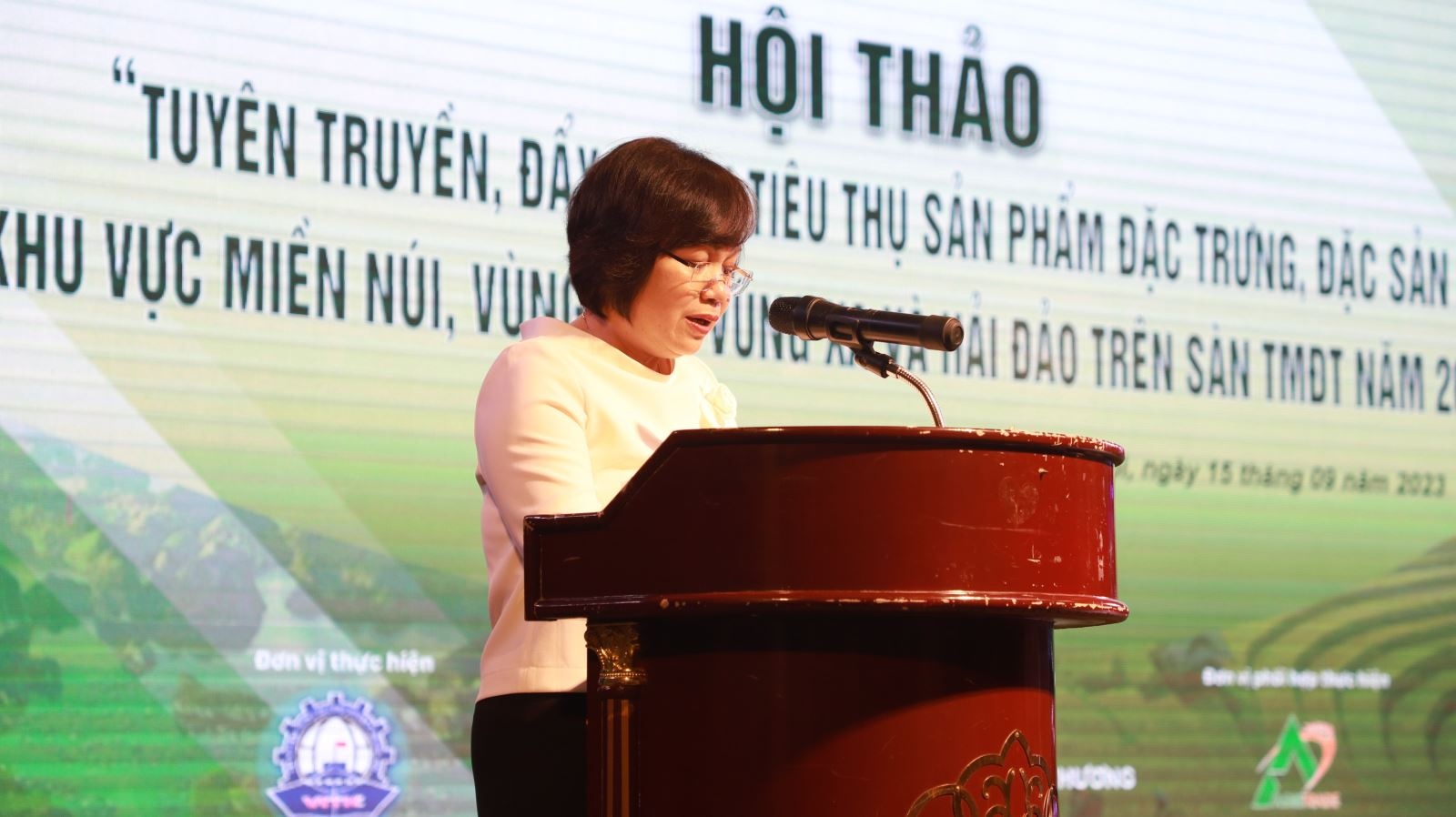 Bà Lê Việt Nga, Phó Vụ trưởng Vụ Thị trường trong nước (Bộ Công Thương) phát biểu