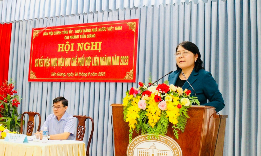 Đồng chí Nguyễn Thị Đậm phát biểu tại hội nghị