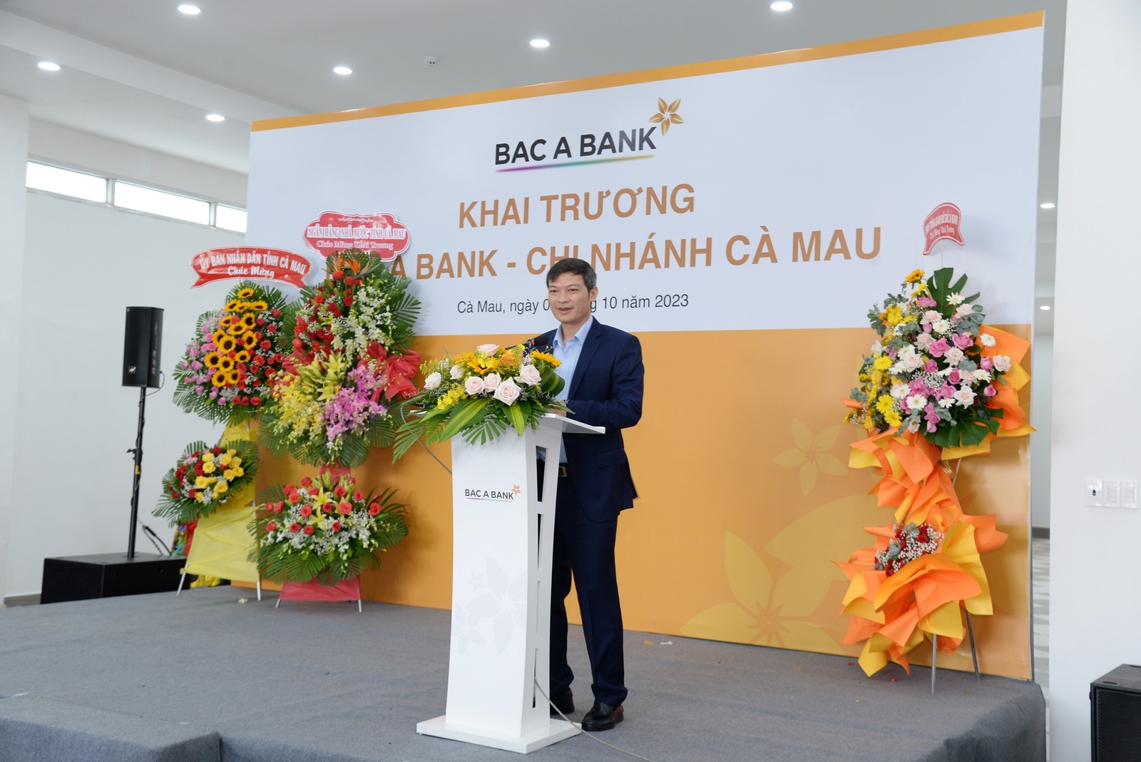 Ông Nguyễn Việt Hanh, Phó Tổng Giám đốc BAC A BANK phát biểu khai mạc