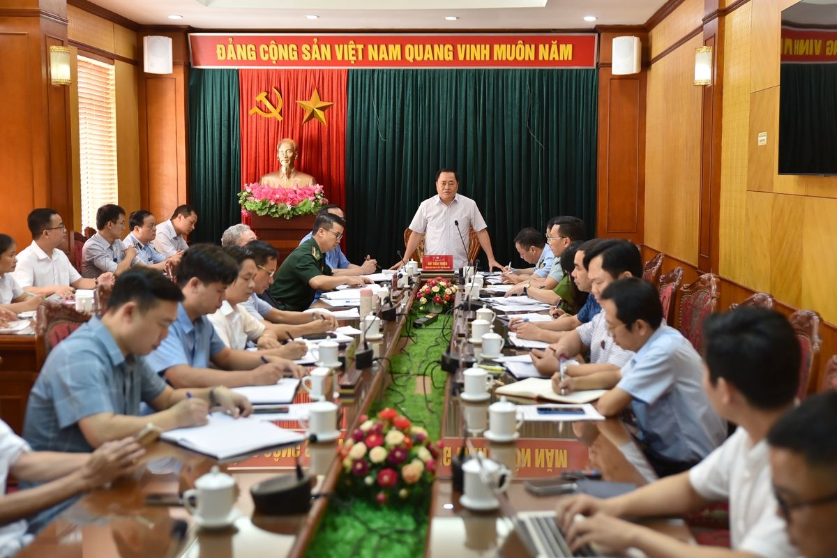 Chủ tịch UBND tỉnh Lạng Sơn yêu cầu các cơ quan chức năng xây dựng kế hoạch chi tiết để xử lý tình trạng nhập lậu gia cầm trái phép.