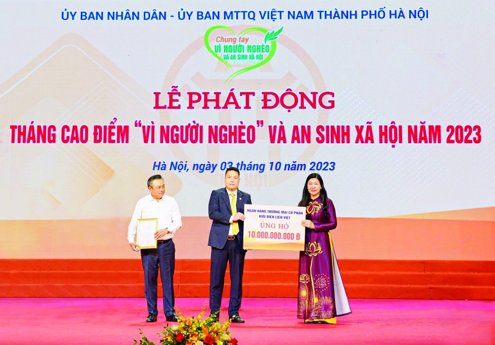 LPBank trao tặng 10 tỷ đồng ủng hộ Quỹ Vì người nghèo TP. Hà Nội