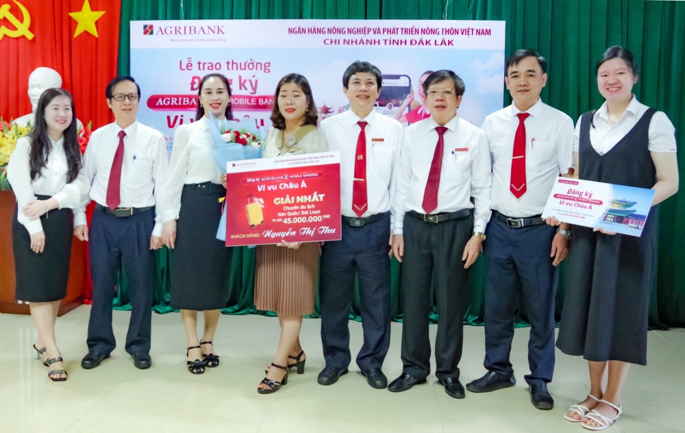 Đắk Lắk: Agribank trao giải cho khách hàng trúng thưởng