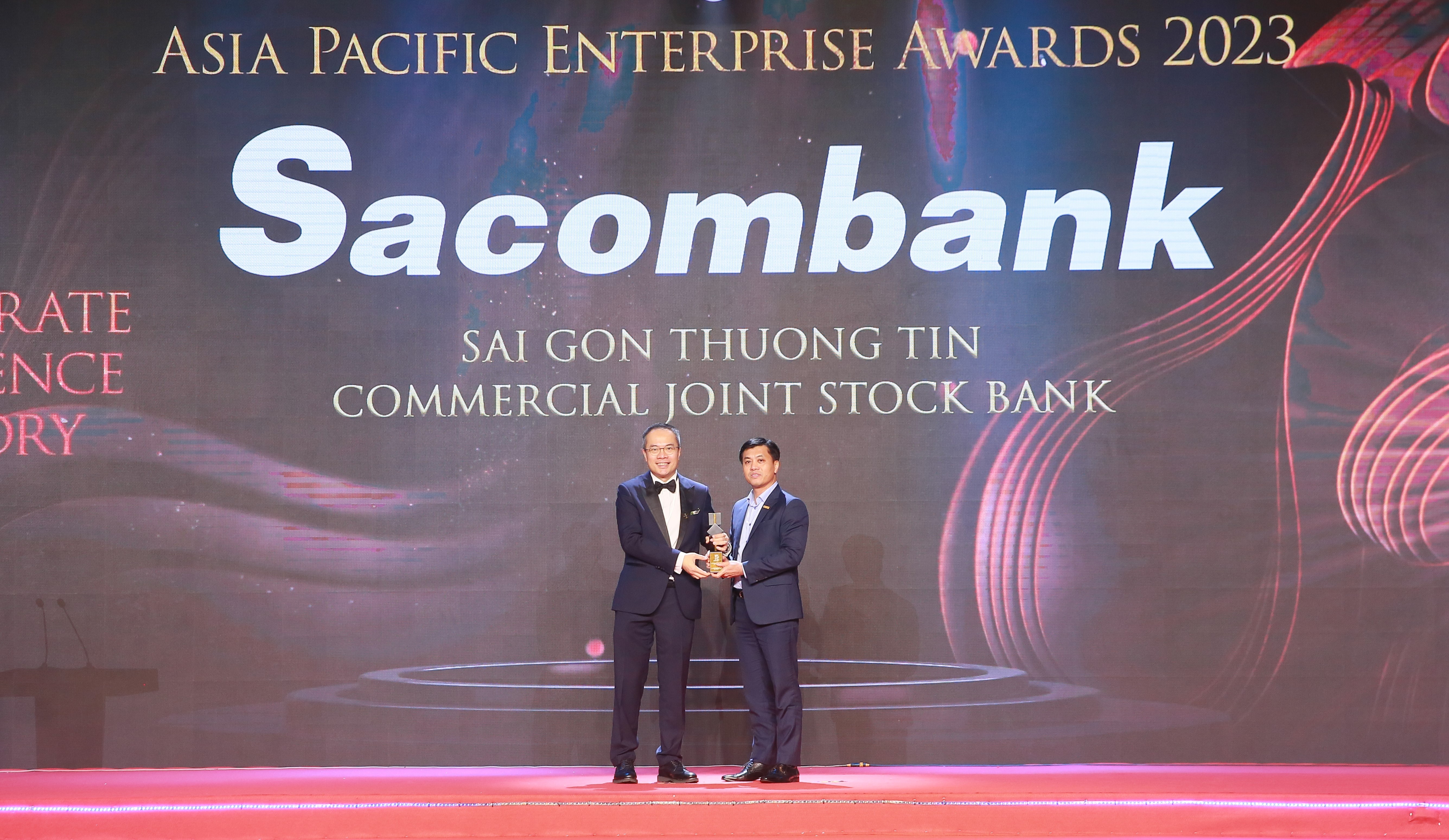 Ông Lê Đức Thịnh - Phó Tổng giám đốc Sacombank nhận giải "Doanh nghiệp xuất sắc châu Á" năm 2023