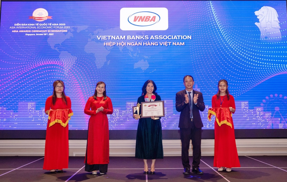 Hiệp hội Ngân hàng Việt Nam và TS. Nguyễn Quốc Hùng được vinh danh giải thưởng Asia Award