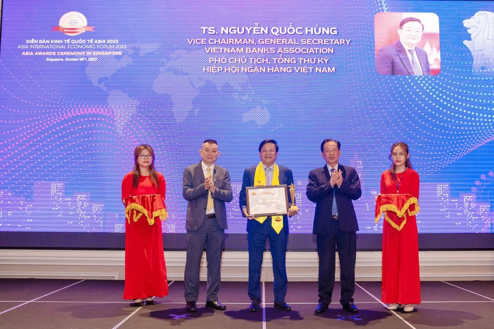 Hiệp hội Ngân hàng Việt Nam và TS. Nguyễn Quốc Hùng được vinh danh giải thưởng Asia Award