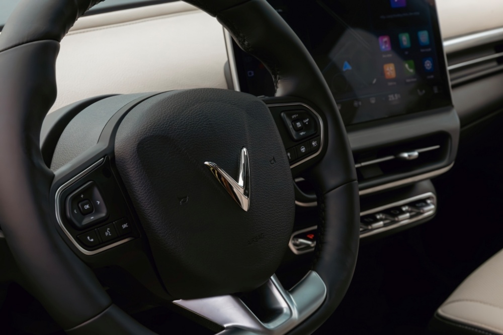 VinFast VF 6 được trang bị hệ thống hỗ trợ lái xe nâng cao (ADAS), đáp ứng nhu cầu sử dụng của mọi khách hàng