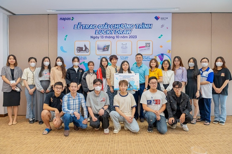 NAPAS trao thưởng cho khách hàng may mắn tại sự kiện "Sóng Festival - Ngày thẻ Việt Nam 2023"