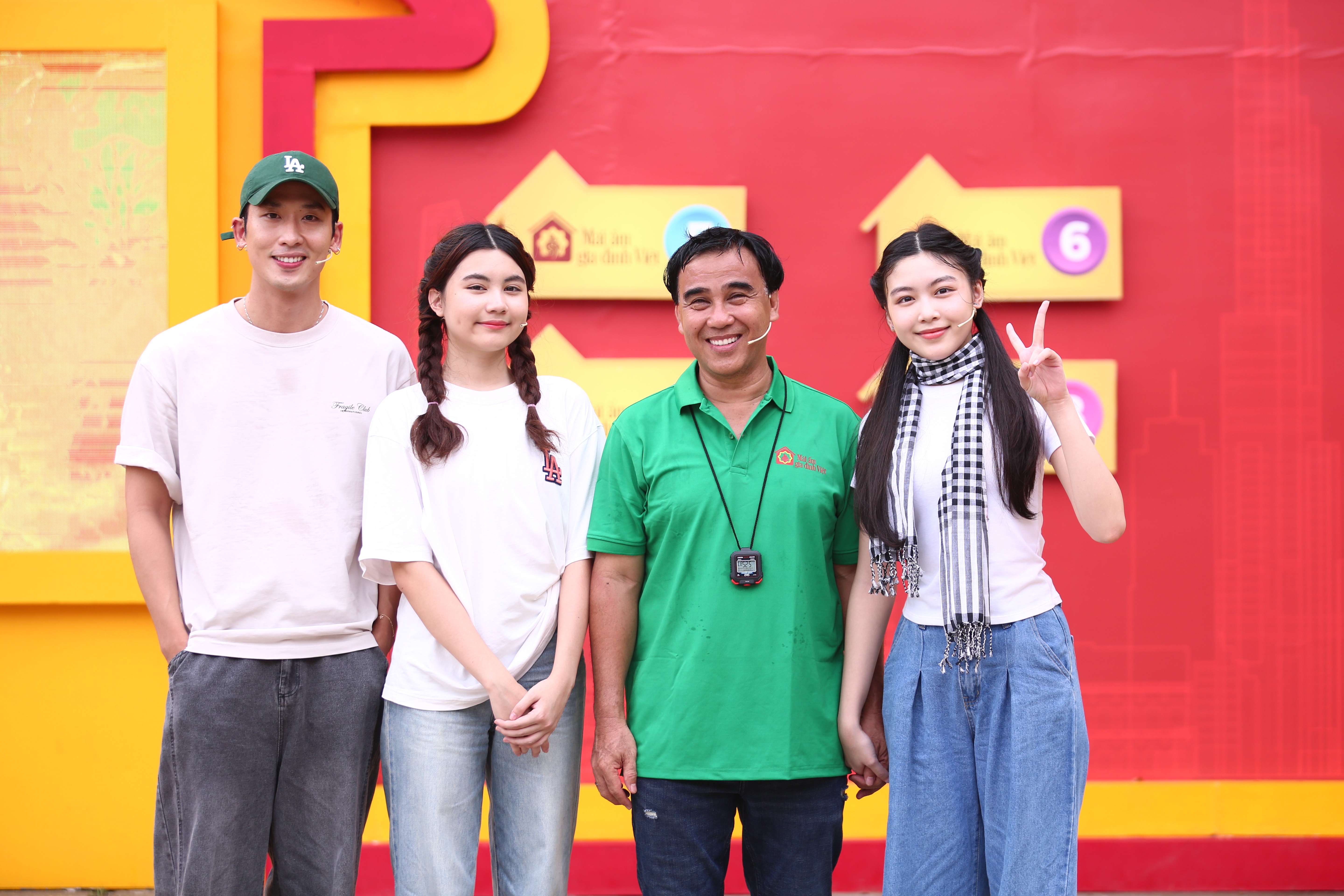 Mái ấm gia đình Việt lần đầu tiên chào đón 3 khách mời cùng xuất hiện trong một tập phát sóng