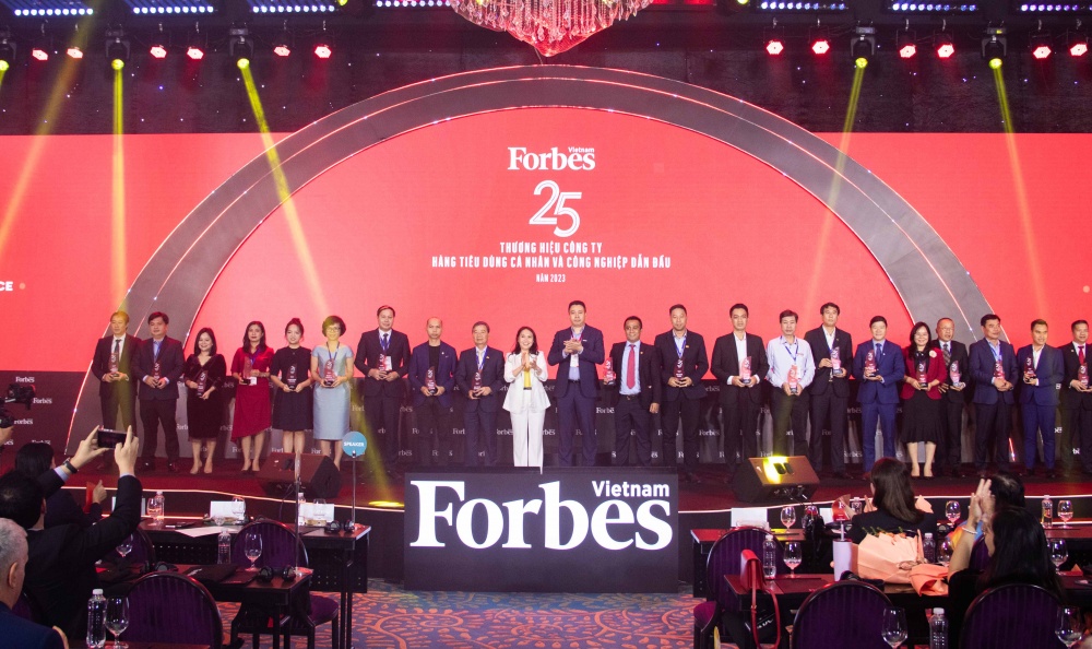 Top 25 thương hiệu công ty trong lĩnh vực hàng tiêu dùng cá nhân và công nghiệp do Forbes Việt Nam bình chọn (Ảnh: Việt Hùng)