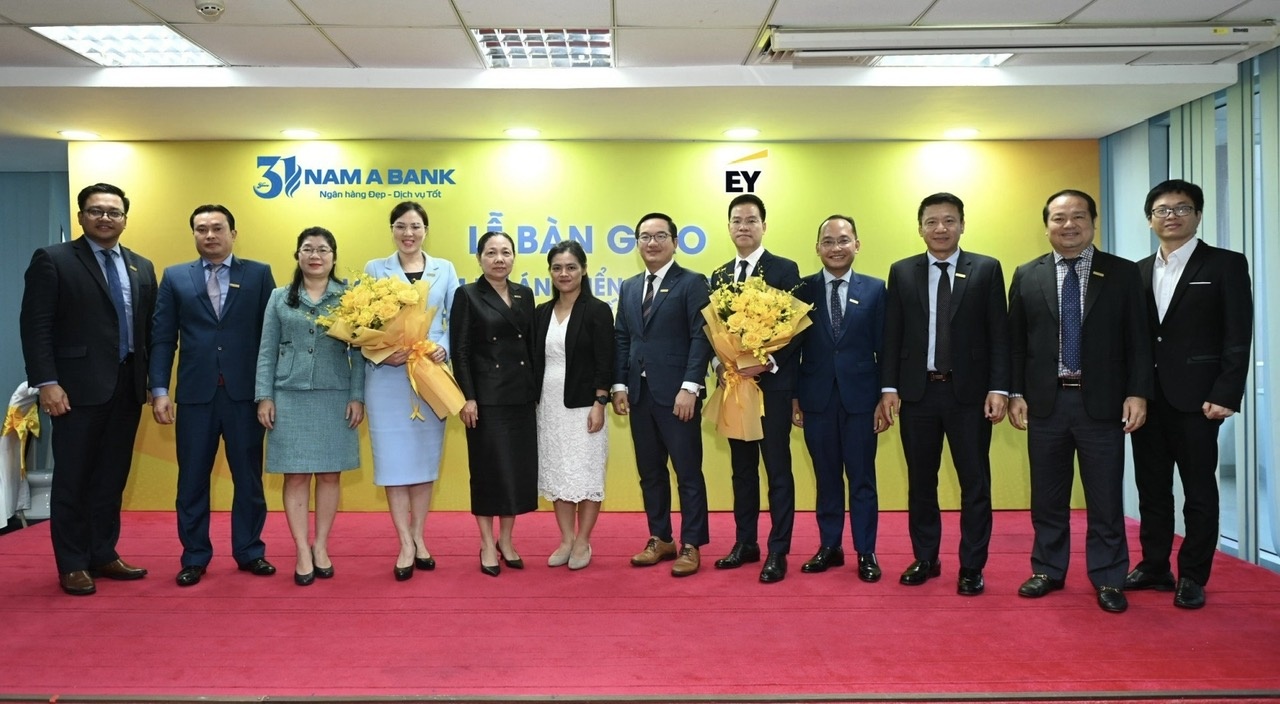 Các đại biểu chụp hình lưu niệm tại chương trình. Các đại biểu chụp hình lưu niệm tại chương trình.
