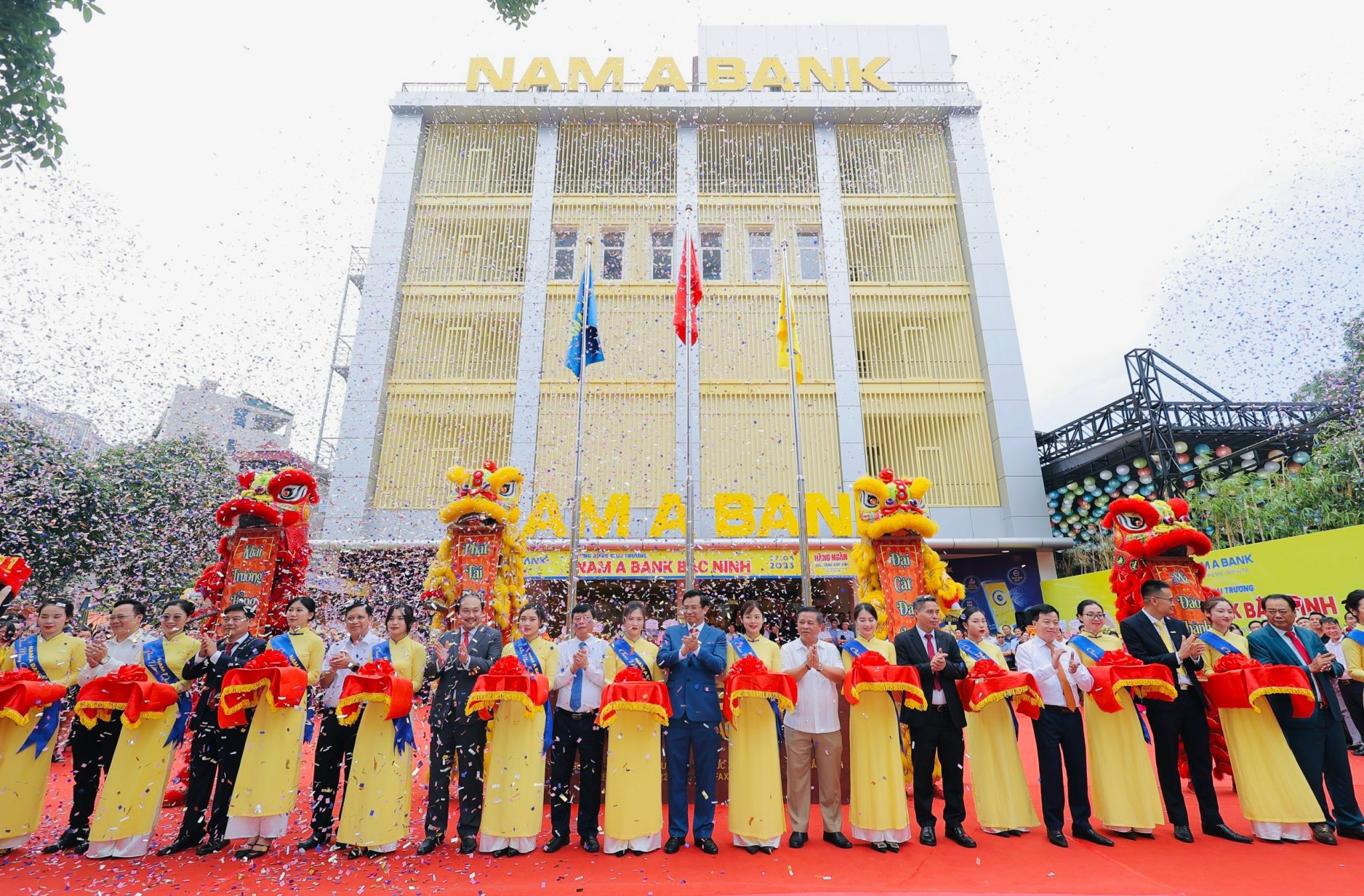 Nam A Bank liên tục khai trương điểm kinh doanh mới.