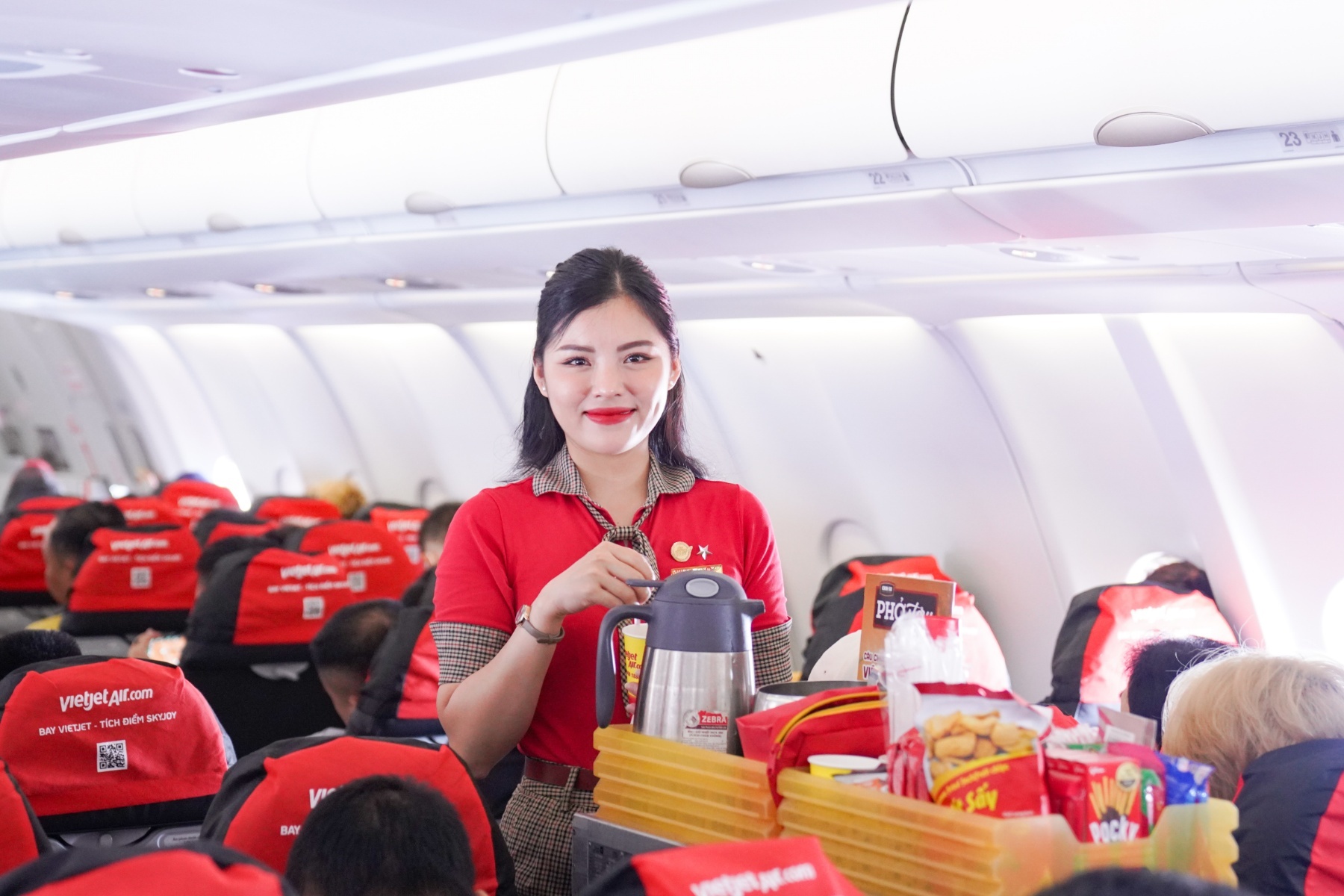 Mỗi chuyến bay là một trải nghiệm mới lạ thú vị, cùng Vietjet hướng đến hành trình bay vui vẻ và tương lai tốt đẹp.