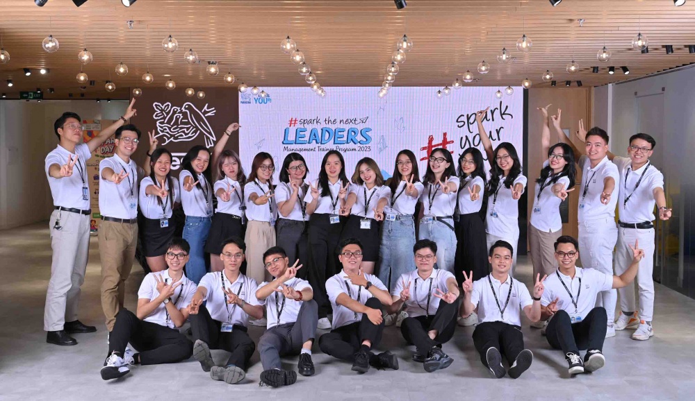 Chương trình đào tạo _Quản trị viên tập sự_ hỗ trợ các bạn trẻ phát triển nghề nghiệp một cách nhanh chóng và toàn diện, trở thành một đội ngũ lãnh đạo tương lai của Nestlé.  