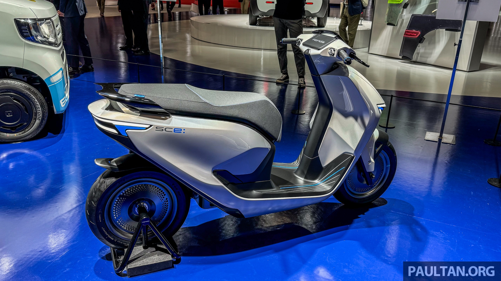 Honda ra mắt mẫu xe máy điện mới